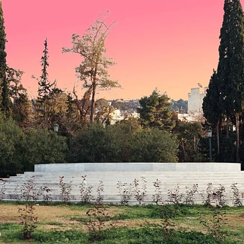 Late nights, φεμινιστική και κουίρ ποίηση αυτή την εβδομάδα μας φέρνουν στην έκθεση "space of togetherness" στο Σχολείον