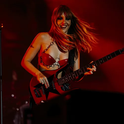 Η Victoria των Måneskin έρχεται για ένα διαφορετικό show στην Αθήνα