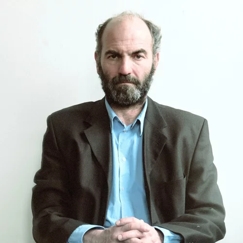 ΚΠΙΣΝ: Ο Ακύλλας Καραζήσης διαβάζει την "Αρχιτεκτονική της σκόρπιας ζωής" του Νίκου Γαβριήλ Πεντζίκη