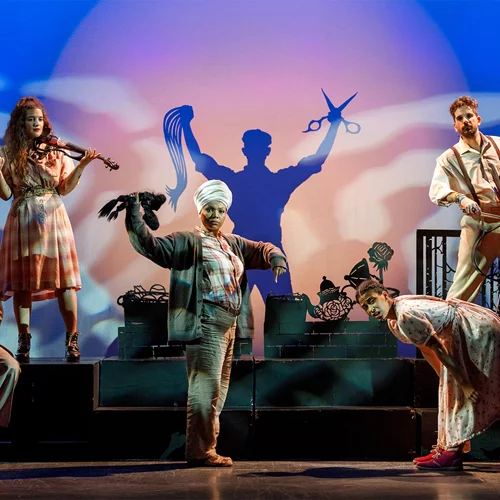 "Ραπουνζέλ χωρίς παραμύθι": Η βραβευμένη παράσταση του Ηλία Καρελλά με τα σημαντικά κοινωνικά μηνύματα συνεχίζεται