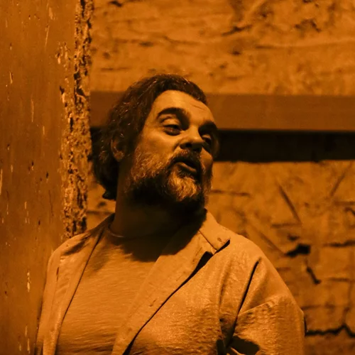 "Το πιο όμορφο σώμα που έχει βρεθεί ποτέ σε αυτό το μέρος": Συνεχίζει από τέλη Νοέμβρη ο Αργύρης Ξάφης στο Θησείον