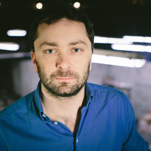 Αλεξάντερ Ζέλντιν: "Προσπαθώ να βρίσκω τις ιστορίες που κρύβονται πίσω από τα προφανή"