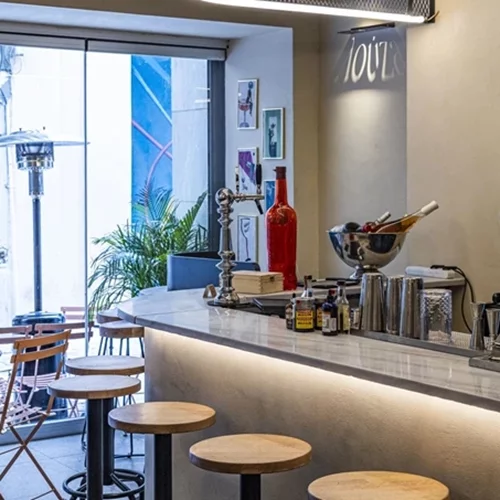 Πάρτι με spritz και πίτσες στο κέντρο