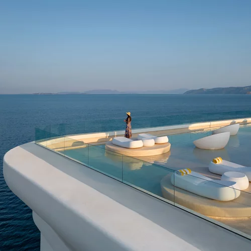 Το Isla Brown Chania και το Isla Brown Corinthia Resort & Spa εντάσσονται στην Curio Collection by Hilton