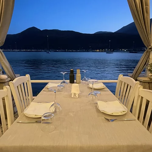 S. Pellegrino: Μας καλωσορίζει στο "Sea Side" στη Λευκάδα