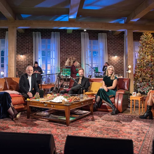 Γιορτινό "Μουσικό Κουτί" με Κωστή Μαραβέγια, Νίνα Μαζάνη και Ξένια Ντάνια