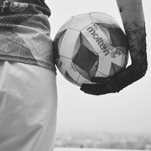 To "Football - No time for losers" αναποδογυρίζει την ιστορία της ανθρωπότητας μέσ' από τον κόσμο του ποδοσφαίρου