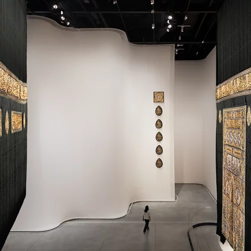 Στη "2η Μπιενάλε Ισλαμικών Τεχνών" στη Σαουδική Αραβία η τέχνη γίνεται το υλικό για να χτίσεις κάτι ρευστό