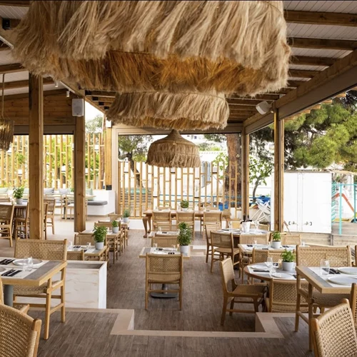 S. Pellegrino: Μας καλωσορίζει στο "Achinos Beach bar-restaurant"