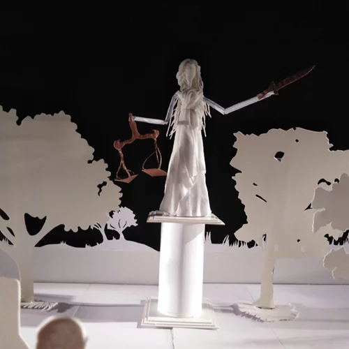 Ο "Δαίδαλος και Ίκαρος" πρωταγωνιστούν σε χάρτινη τρισδιάστατη παράσταση