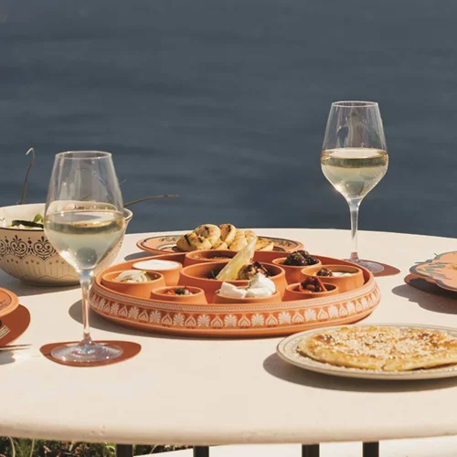 "Adami", το νέο κυκλαδικό κεφάλαιο της ελληνικής κουζίνας στην Οία