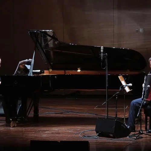 "Εξομολογήσεις": Από την ελληνική παράδοση στο ρεμπέτικο και στον Χατζιδάκι