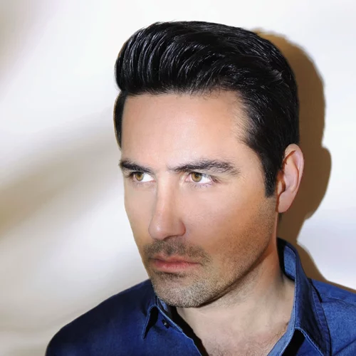 Ο  Αλέξανδρος Χριστόπουλος στον open air κήπο του Botoxe