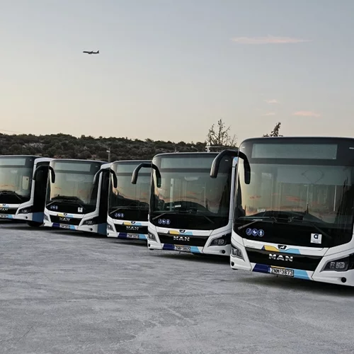 Νέα εποχή στις συγκοινωνίες της Αττικής με τα πρώτα 30 από τα 211 νέα λεωφορεία