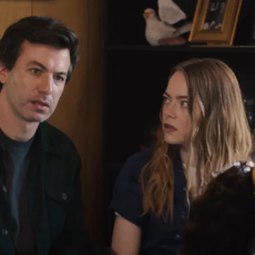 Η Έμα Στόουν χάνει την ψυχραιμία της στο τρέιλερ του υψηλής αισθητικής "The Curse"