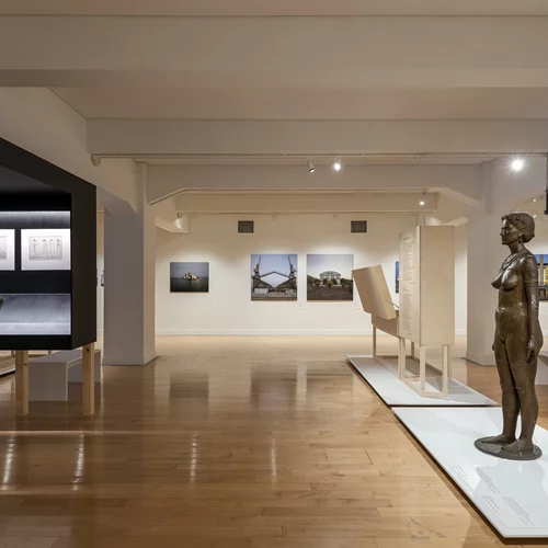 Η μυστηριακή πλευρά της Ελευσίνας αποκαλύπτεται μέσα από το "Ωμό Μουσείο" στο Μπενάκη