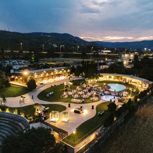 Άλσος Νυμφών: Ένας καταπράσινος χώρος γαμήλιων δεξιώσεων που κερδίζει εντυπώσεις