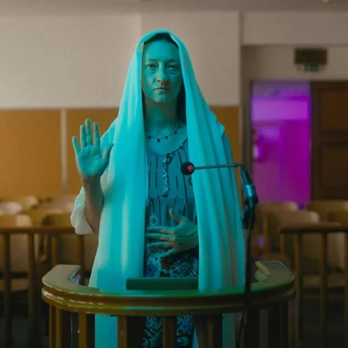 Ερώτηση στη Βουλή για την αφίσα της ταινίας "Αδέσποτα Κορμιά"