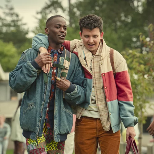 "Sex Education": Μια εφηβική σειρά που αγαπήθηκε πηγαία από το ενήλικο κοινό της