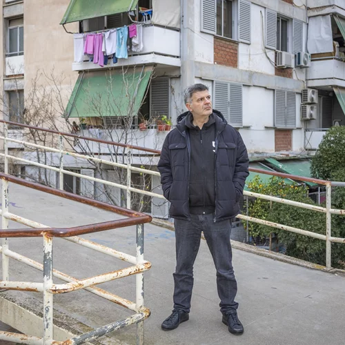 Ο Φοίβος Δεληβοριάς ξεφυλλίζει τη δισκογραφία του