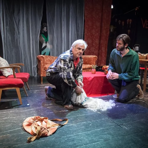 Επιστρέφει για δεύτερη χρόνια η παράσταση "Φοβάμαι, ταυρομάχε" της Άννας Βαγενά