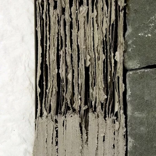 "Τρεις τόποι": Ο Βασίλης Γεροδήμος μελετά τη σχέση των υλικών με την τέχνη της γλυπτικής