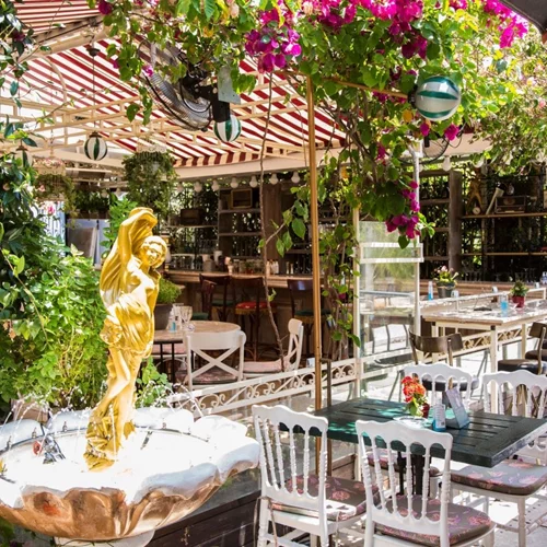 "Belle Amie": Για belle vie στο Πασαλιμάνι