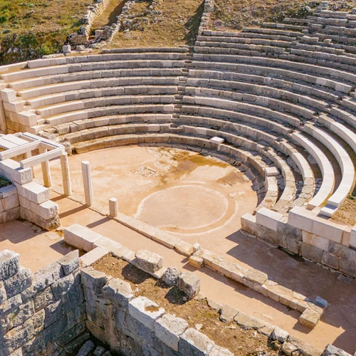 Updated | Ο "Πλούτος" του Εθνικού θα μας συστήσει λιγότερα γνωστά αρχαία θέατρα της Ελλάδας