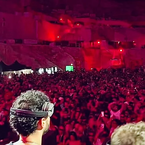 "Adriatique present X" στα Λατομεία του Διονύσου: Καθηλωτικό venue, εντυπωσιακό show αλλά και απογοήτευση