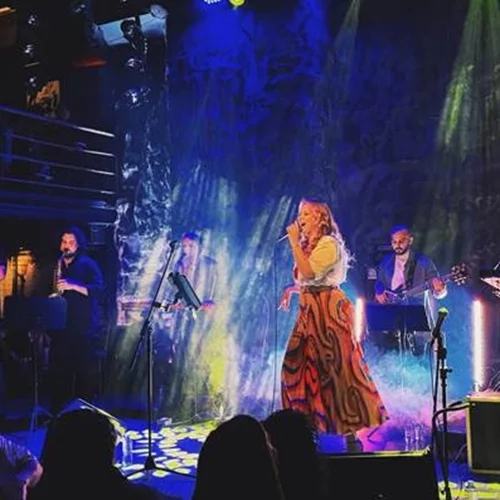 Η Νίνα Μαζάνη επιστρέφει στον "Σταυρό του Νότου" για ένα ακόμα καθηλωτικό live