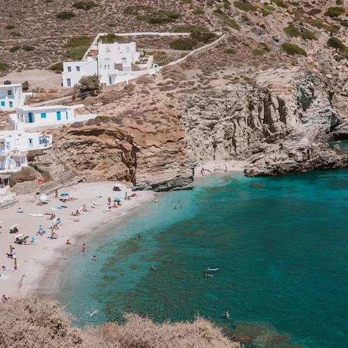 Επιστροφή στη Φολέγανδρο: Τι άλλαξε και τι έμεινε ίδιο;