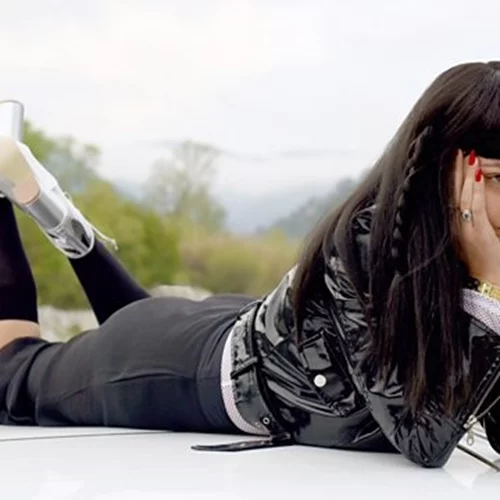 System Olympia: Καλτ erotica, γκρούβα και Μεσόγειος από μια Ιταλίδα που πρέπει να ανακαλύψετε