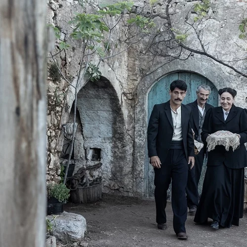 "17 Κλωστές": Ολοκληρώθηκαν τα γυρίσματα της νέας σειράς του Σωτήρη Τσαφούλια