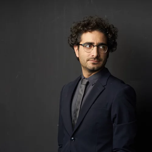 "Πολύ καλύτερα τώρα…": Ο Λάμπρος Φισφής στο νέο stand up comedy σόλο του