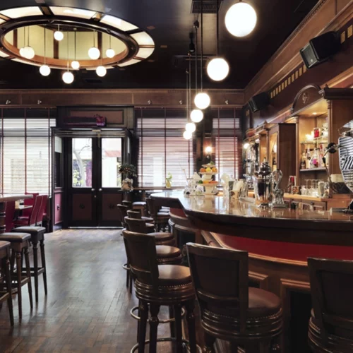 Το μπαρ 42 επιστρέφει, στο Κολωνάκι αυτή τη φορά