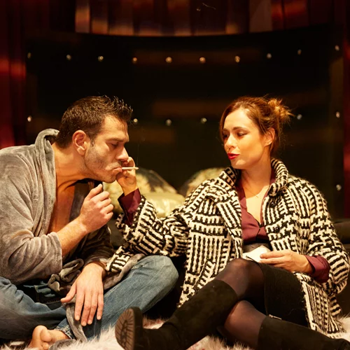 Η μεγάλη επιτυχία των Ιορδανίδη - Ματίκα "Θέλω να σου κρατάω το χέρι" για λίγες ακόμη παραστάσεις