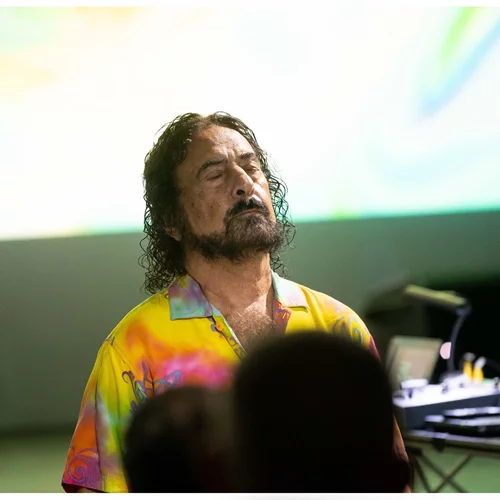 Iasos: Μια ατόφια new age εμπειρία στο "Ρομάντσο", δοκιμή περιέργειας, αλλά και αντοχών