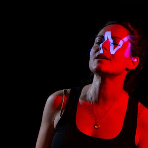 Το "Μπλε" έρχεται από τη Γενεύη στην Αθήνα για 4 παραστάσεις στο ΠΛΥΦΑ