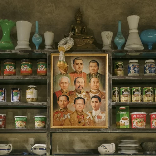 Sister: Τι εννοείς ότι τις Κυριακές απολαμβάνεις Pad Thai & ακούς Μπέλλου;