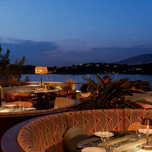 Ποια είναι η νέα πρόταση fine dining που συζητιέται στην παραλιακή της Αθήνας