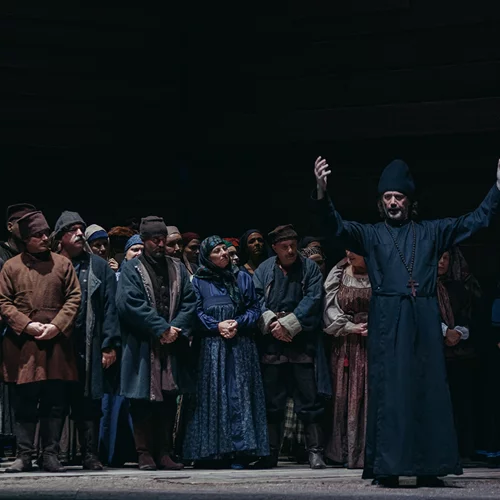 Πρώτες φωτογραφίες από τις πρόβες της εμβληματικής όπερας "Λαίδης Μάκβεθ του Μτσενσκ" στην ΕΛΣ