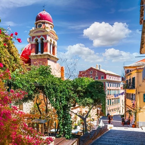 Πάσχα στην Κέρκυρα: insider's tips για να απολαύσετε το πιο διάσημο τελετουργικό στην Ελλάδα