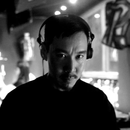 Το Needless Slam φέρνει τον Daniel Wang στο Ρομάντσο