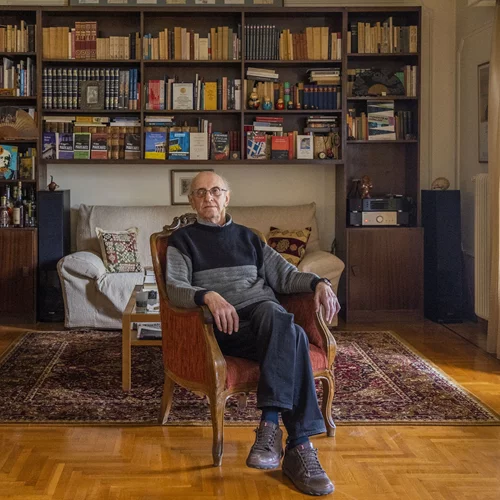 Η Αθήνα των συγγραφέων | Πέτρος Μάρκαρης: "Στην Κυψέλη επιβιώνει μέχρι σήμερα η νοοτροπία της μεσοαστικής συνοικίας"