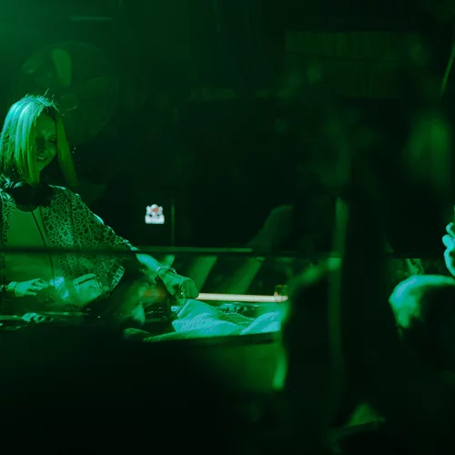 Υπόκλιση στην Ουκρανή βασίλισσα της progressive house