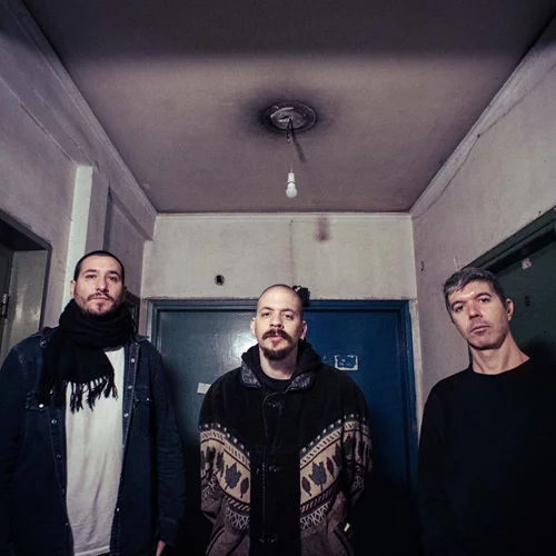 Το punk-jazz τρίο των MΟb στον Φάρο