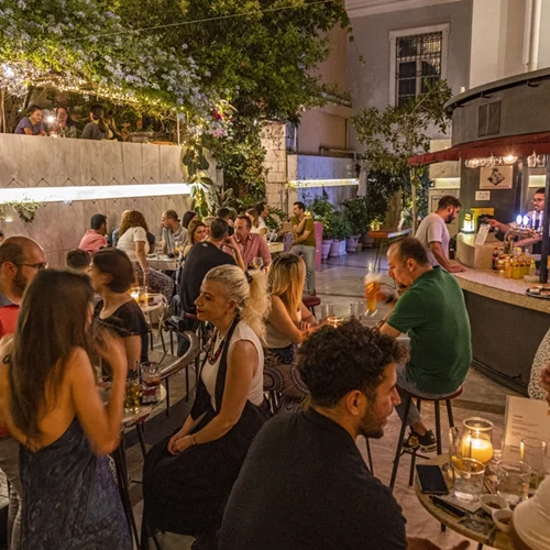 Schweppes Sunset Soirees: Τις Πέμπτες δίνουμε ραντεβού στο "Black Duck Garden"