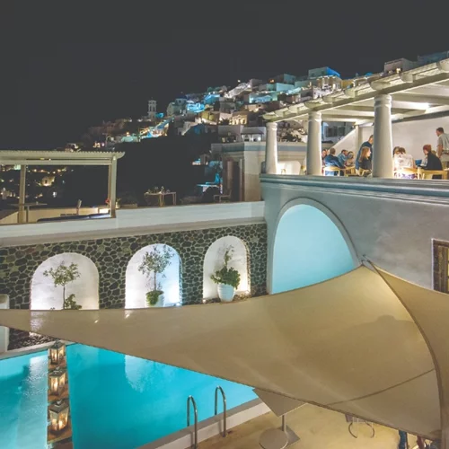 "Pergola": "World fusion" γεύσεις που ατενίζουν την Καλντέρα