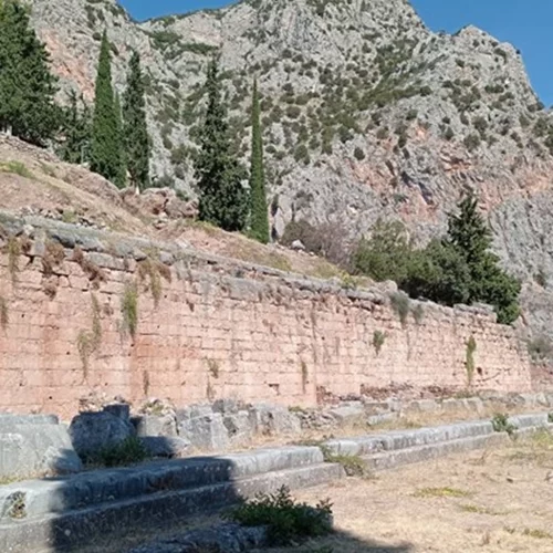 ΥΠΠΟ: Ανάδειξη του δυτικού τμήματος της αρχαίας πόλης των Δελφών