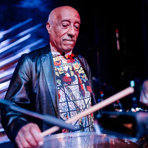 Mulatu Astatke: Ο θρυλικός πρωτοπόρος της αιθιοπικής τζαζ στο Θέατρο Βράχων